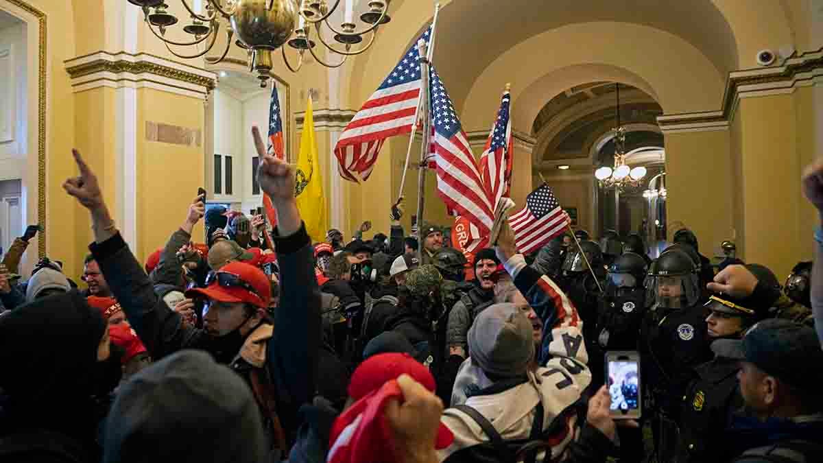 'Idiot' Jan. 6 rioter who stole John Lewis photo from Nancy Pelosi's office sentenced to more than 4 years in prison – NBC Connecticut - Vimarsana News