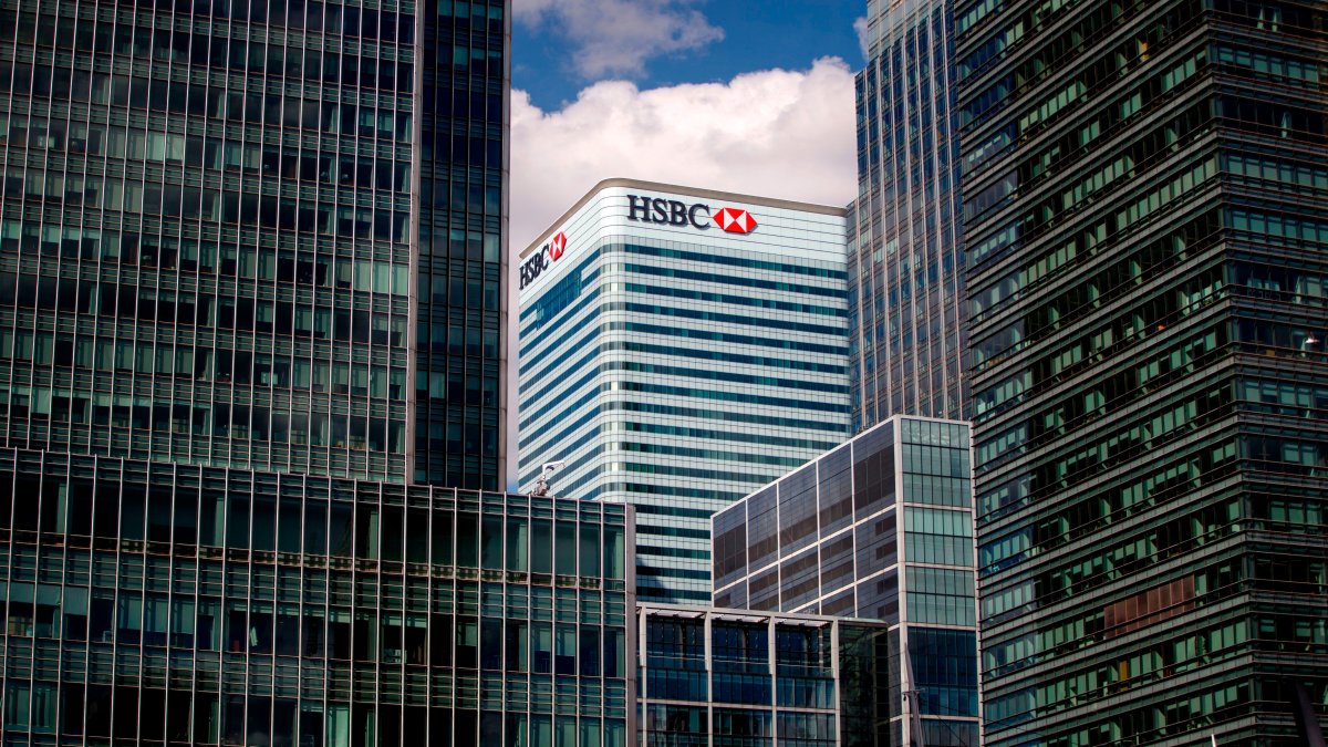 HSBC CEO on Farage Coutts row: 'We do not exit clients based on their lawful personal views' – NBC Connecticut - Vimarsana News