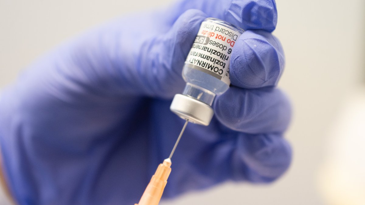 People weigh updated COVID-19 boosters as FDA potential approval nears - Vimarsana News