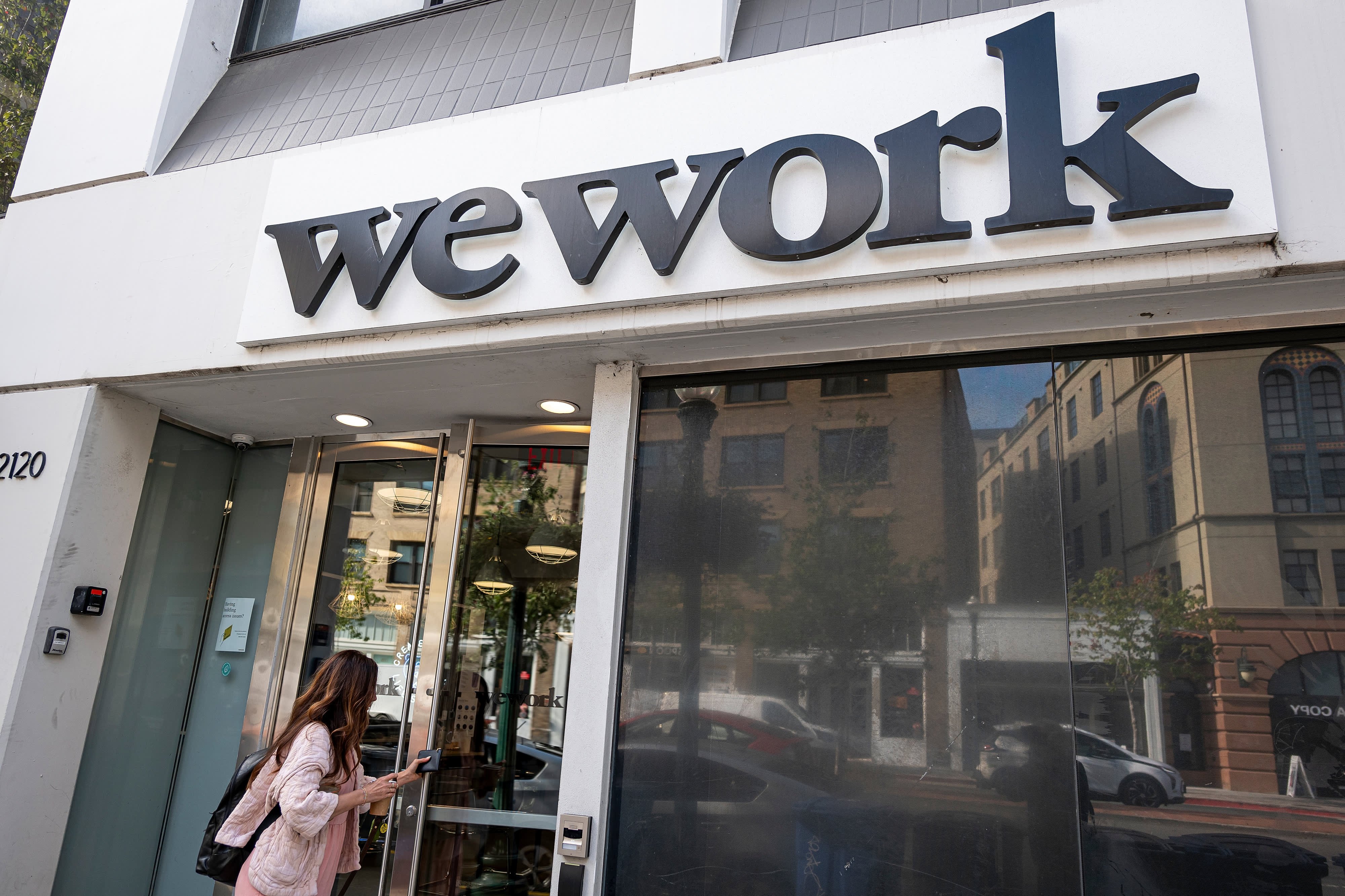 WeWork plunges another 11% after announcing reverse stock split to try and keep NYSE listing - Vimarsana News