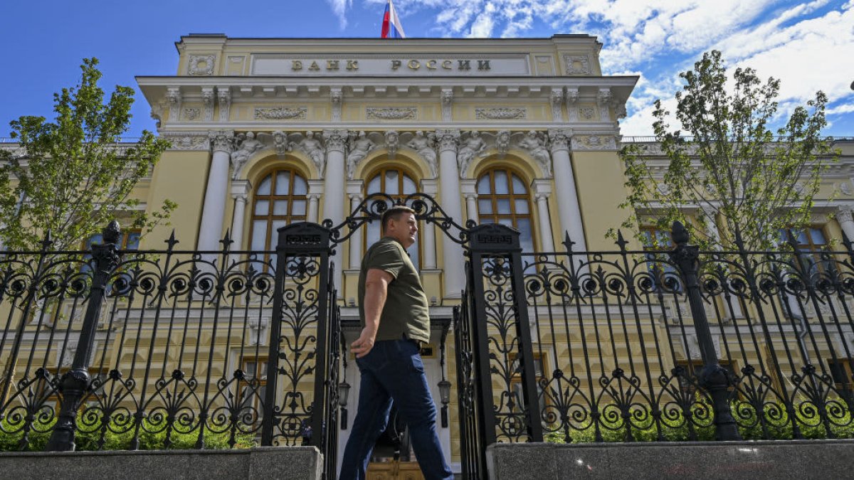 Russia's central bank raises rates to 12%; three killed in Russian air attack on western Ukraine - Vimarsana News