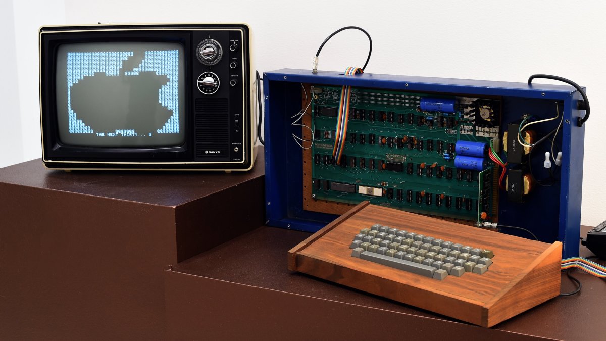 Vintage Apple computer is being sold at an auction for wild price – NBC Connecticut - Vimarsana News