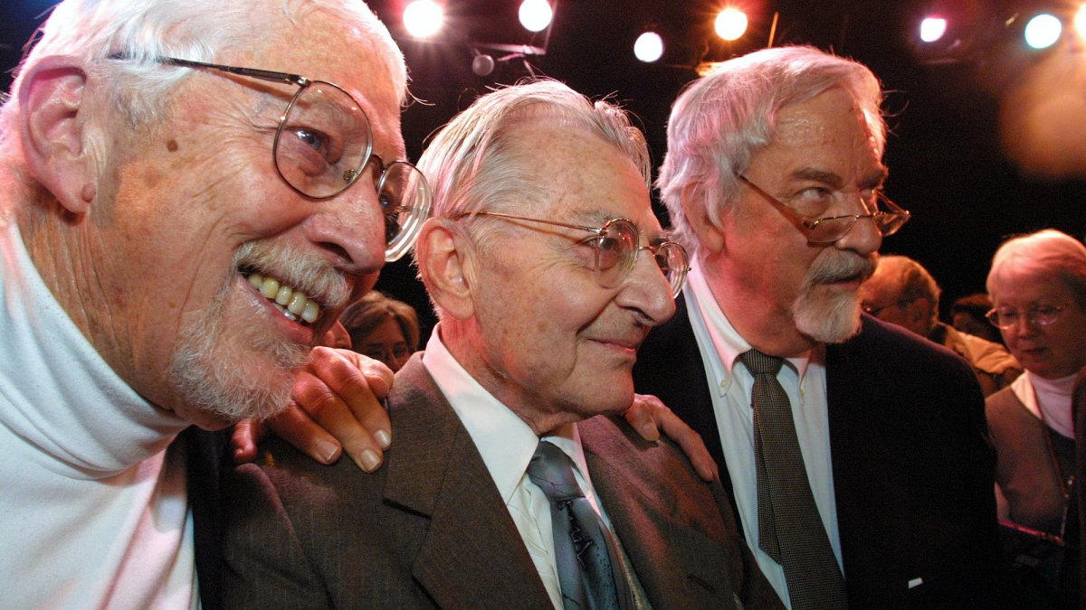 Tom Jones, creator of record-setting musical 'The Fantasticks,' dies at 95 – NBC Connecticut - Vimarsana News