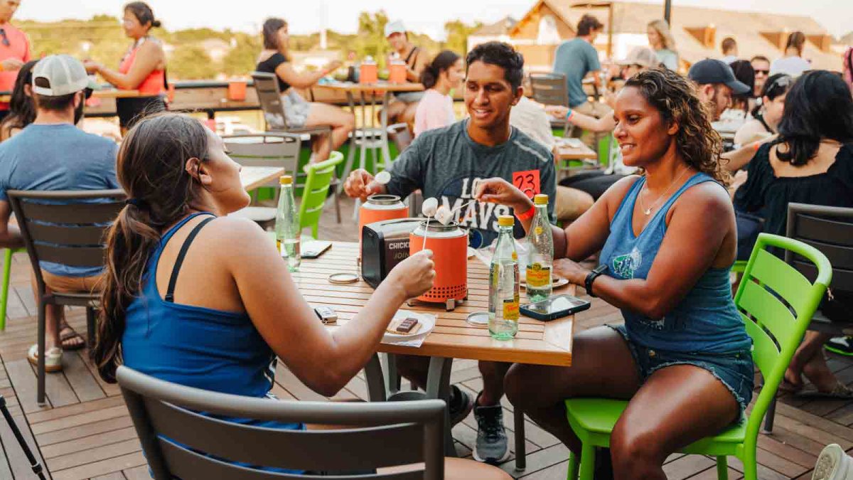 People in Texas break s'mores-related Guinness World Record – NBC Connecticut - Vimarsana News
