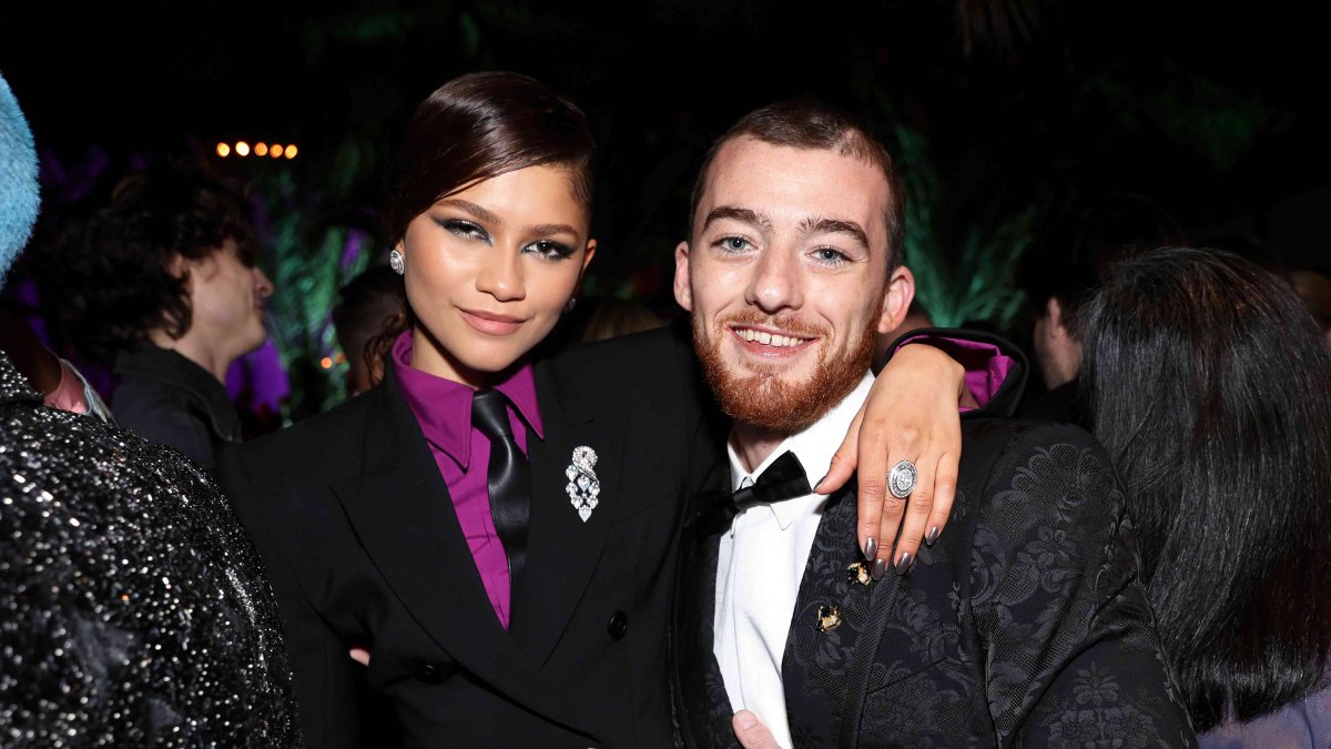 Zendaya visits mural honoring 'Euphoria' costar Angus Cloud after his death – NBC Connecticut - Vimarsana News