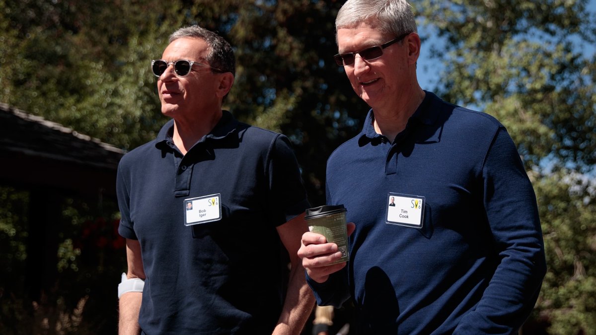 Apple buying Disney would be a storybook ending for Iger, but fairy tales aren't real - Vimarsana News