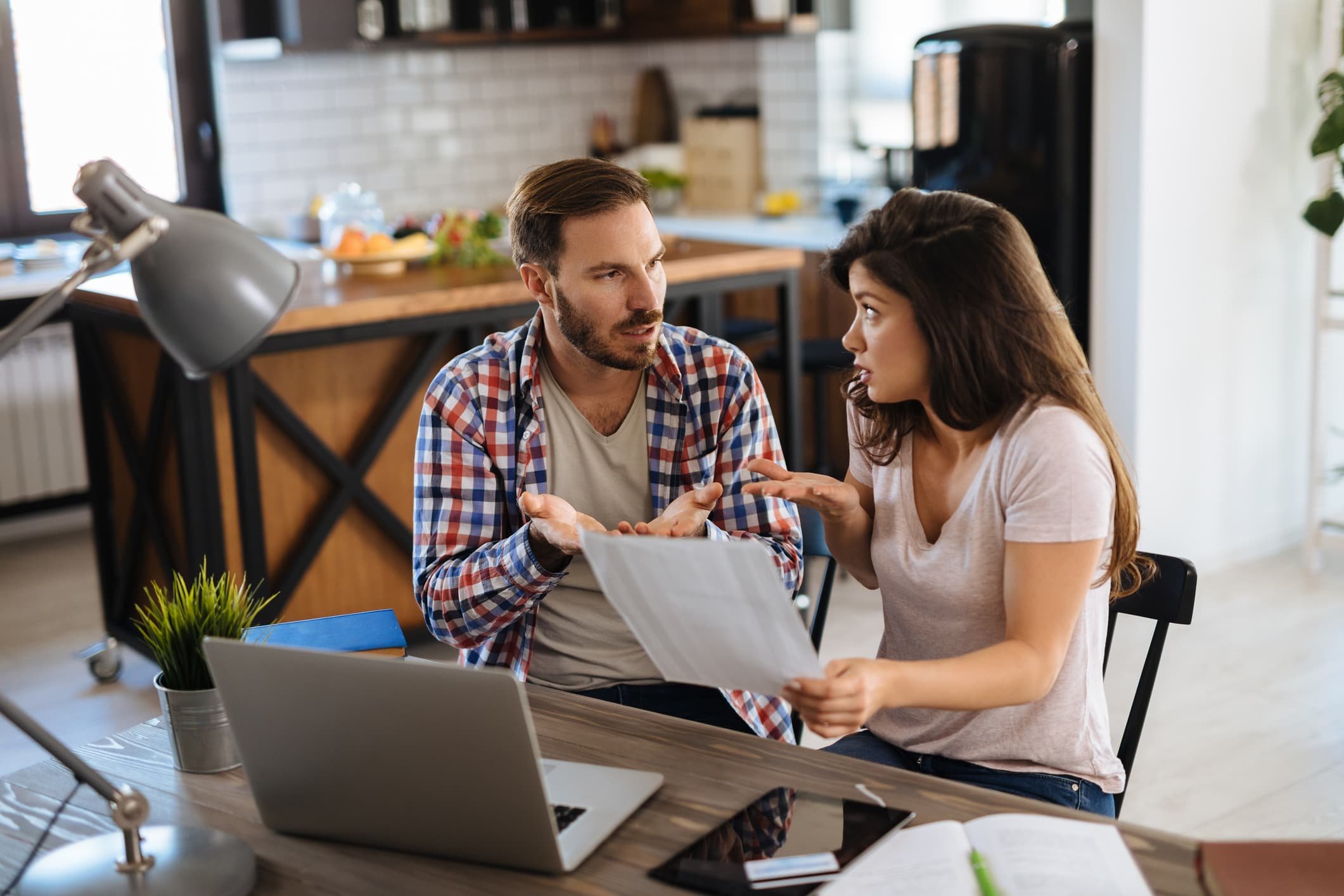 3 financial tips for couples moving in together for the first time - Vimarsana News