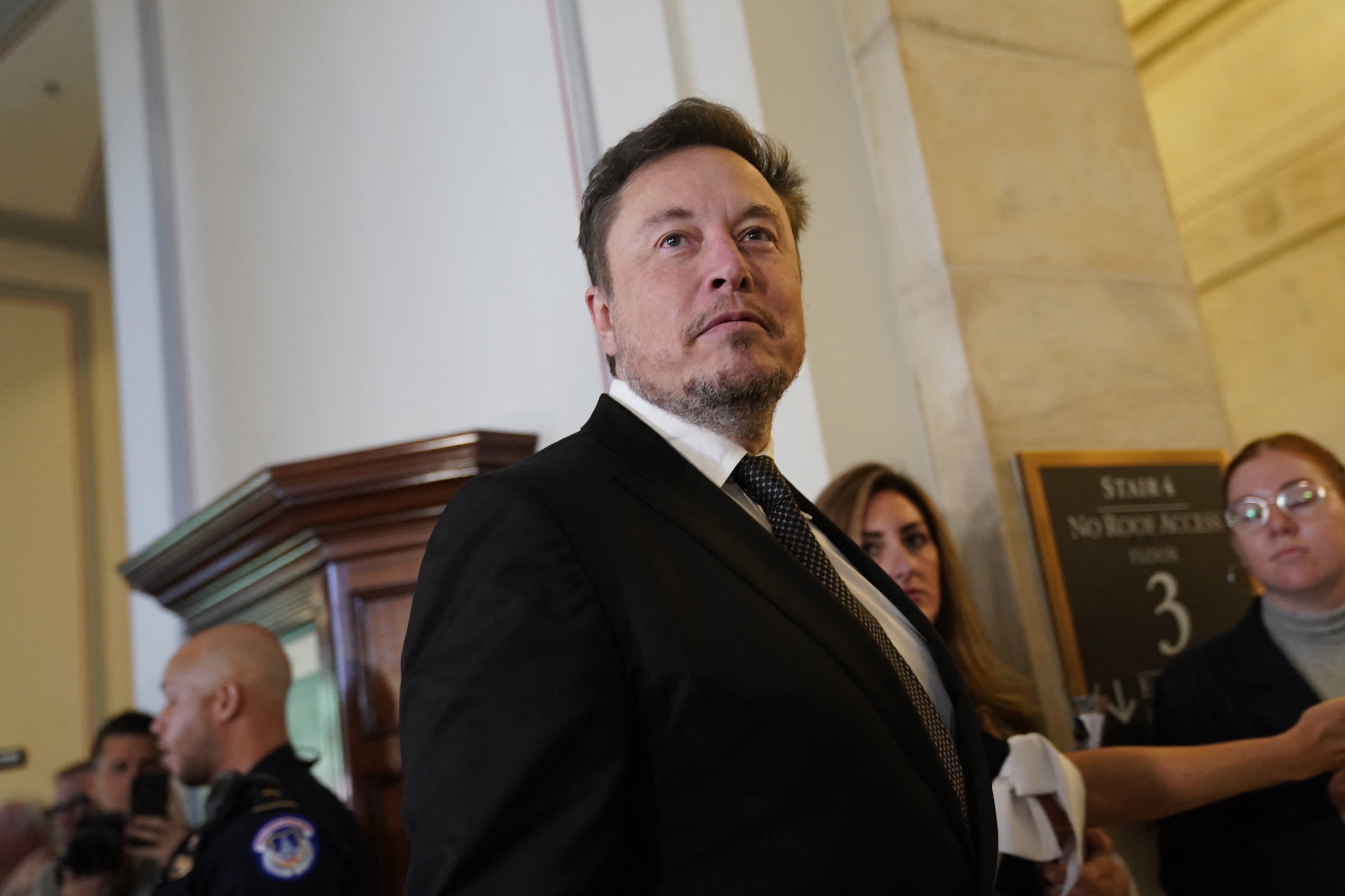 Senators ask Pentagon for answers on SpaceX's Starlink service in Ukraine - Vimarsana News