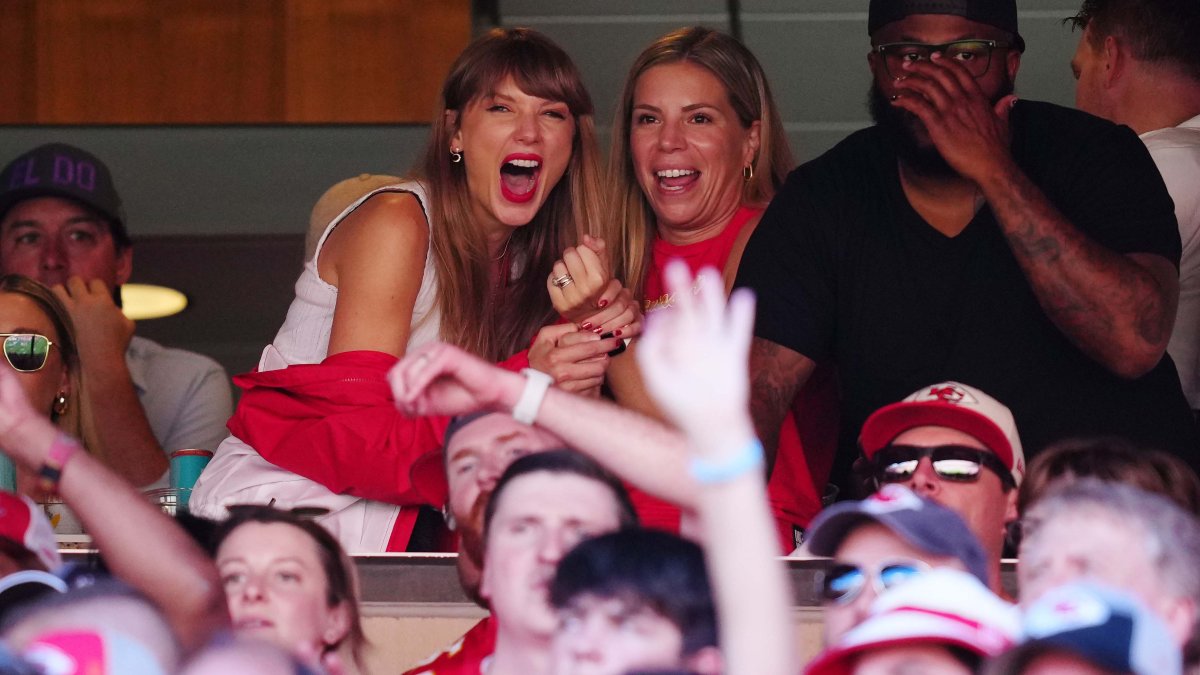 Taylor Swift arrives at Chiefs-Packers game in Green Bay – NBC Connecticut