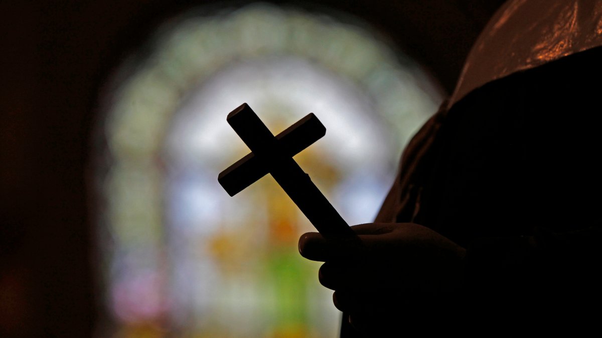 Louisiana grand jury charges 91-year-old disgraced priest with sexual assault – NBC Connecticut - Vimarsana News
