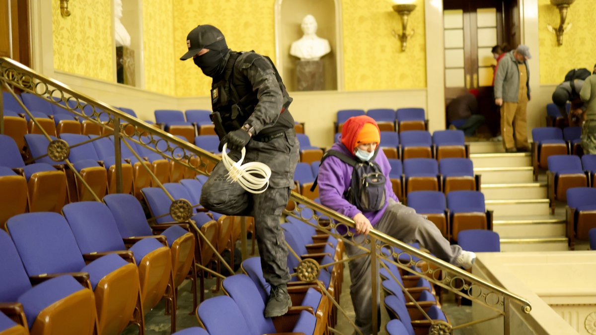 Capitol rioter is sentenced to nearly 5 years in prison – NBC Connecticut - Vimarsana News