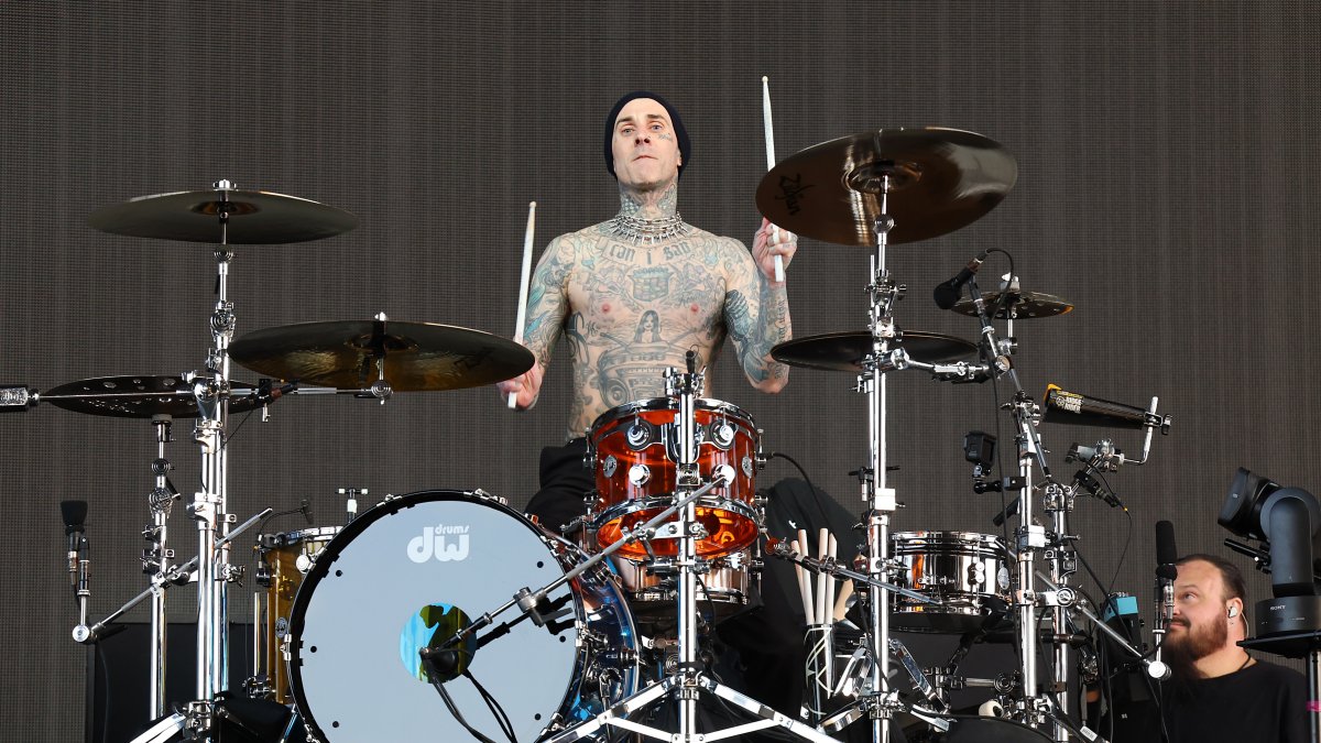 Travis Barker leaves Blink182 tour for ‘urgent family matter’ NBC(00)