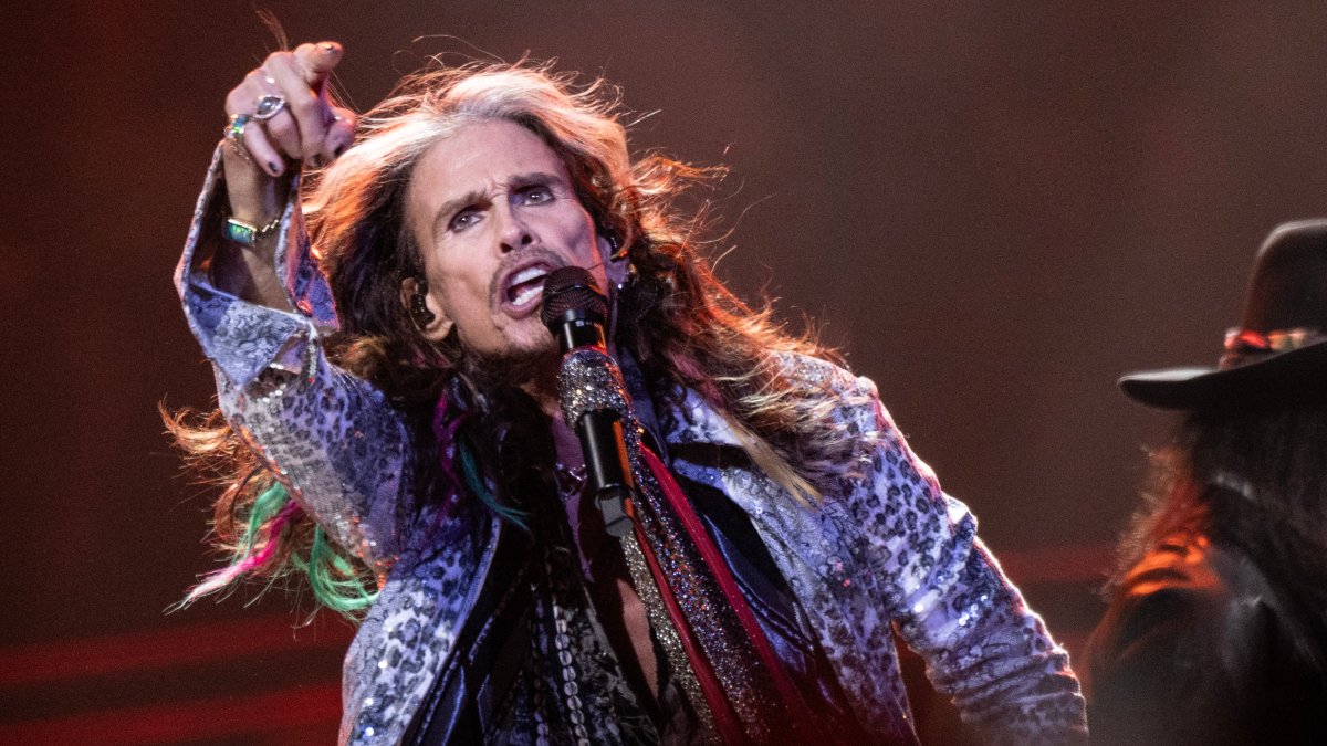 Steven Tyler throat injury means Aerosmith postpones Boston show – NBC Connecticut - Vimarsana News