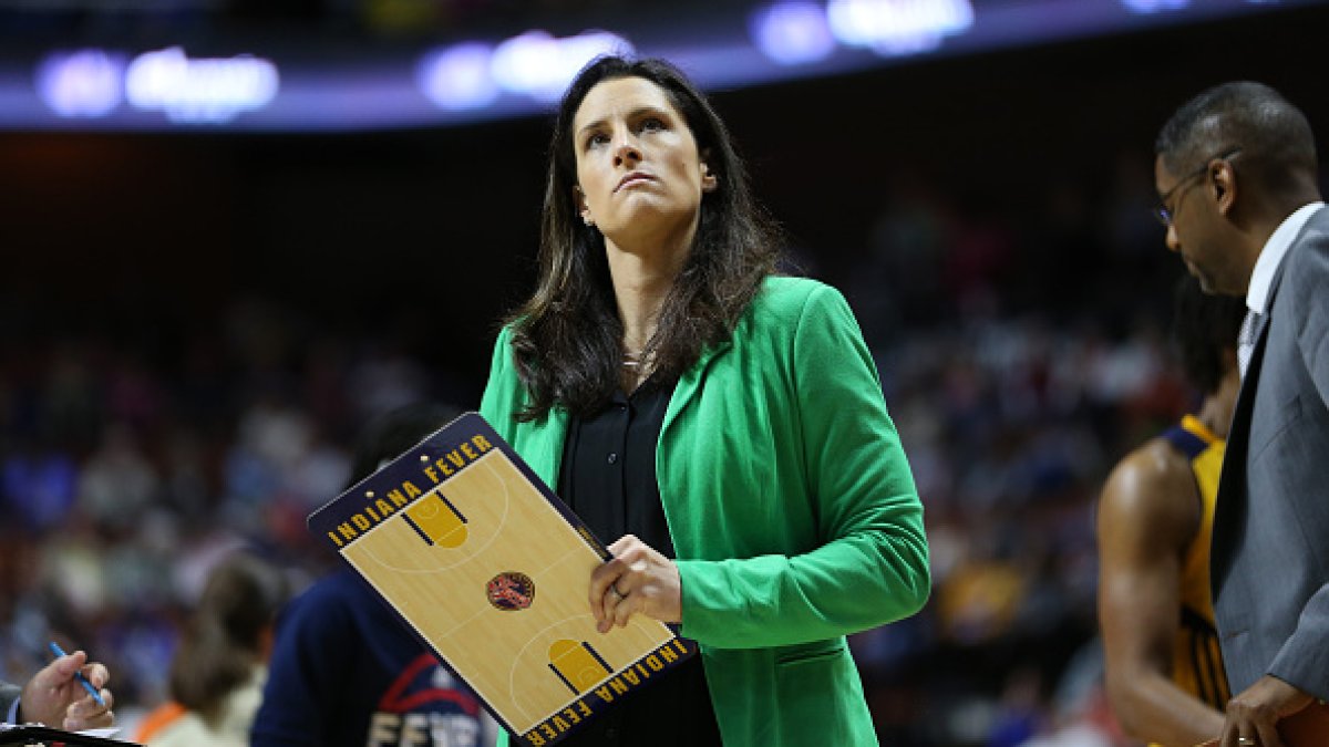 Connecticut Sun Coach Stephanie White Named Wnba Coach Of The Year 