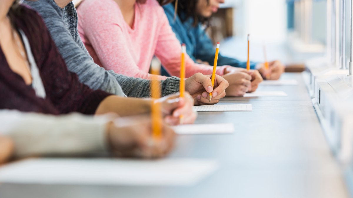 The cost of applying to college: 'Bare minimum,' expect $1,200 on application fees, says expert – NBC Connecticut - Vimarsana News