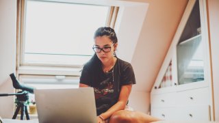 Should you apply early to college? It could affect your odds of acceptance but also your financial aid