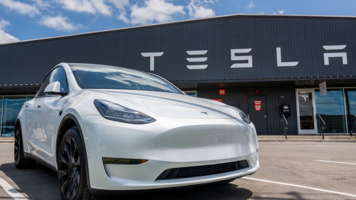 Tesla recalls nearly all vehicles to fix Autopilot monitoring system – NBC Connecticut - Vimarsana News