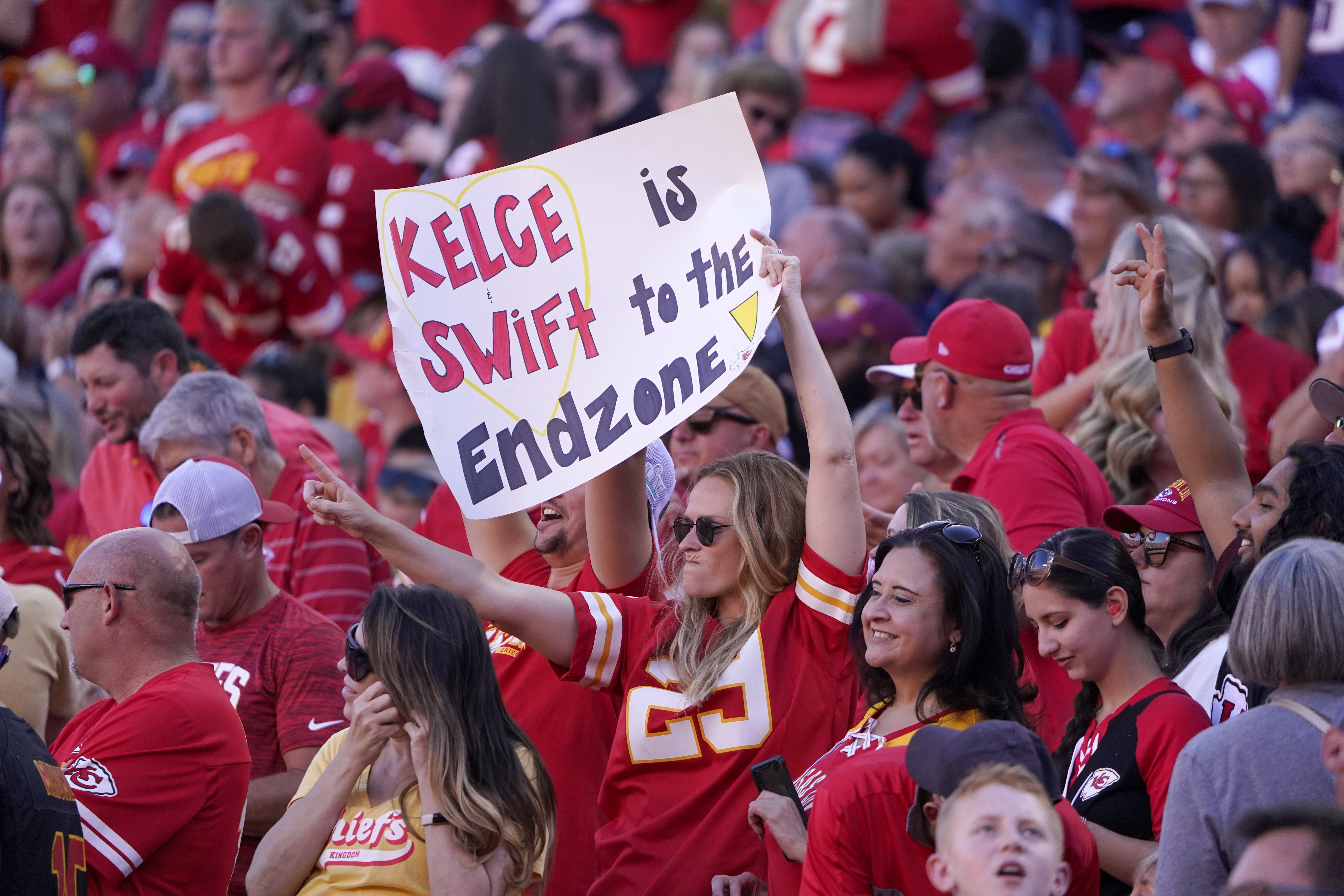 Taylor Swift at Chiefs Game Sitting With Travis Kelce's Mom Sent