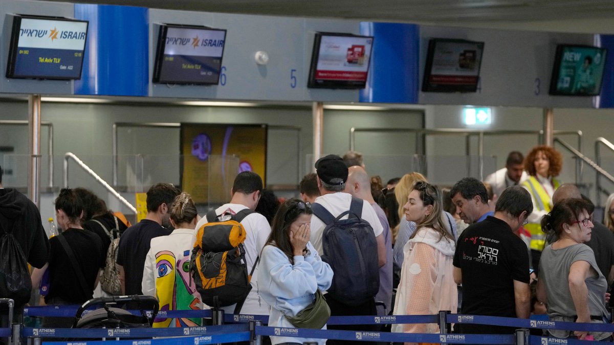 Israelis abroad desperately try to head home to join military units – NBC Connecticut - Vimarsana News