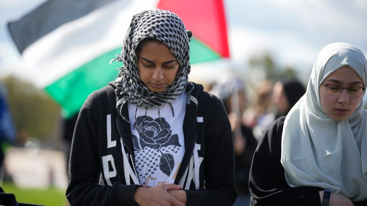 Pro-Palestinian protesters march in London as Israel-Hamas war roils the world – NBC Connecticut - Vimarsana News
