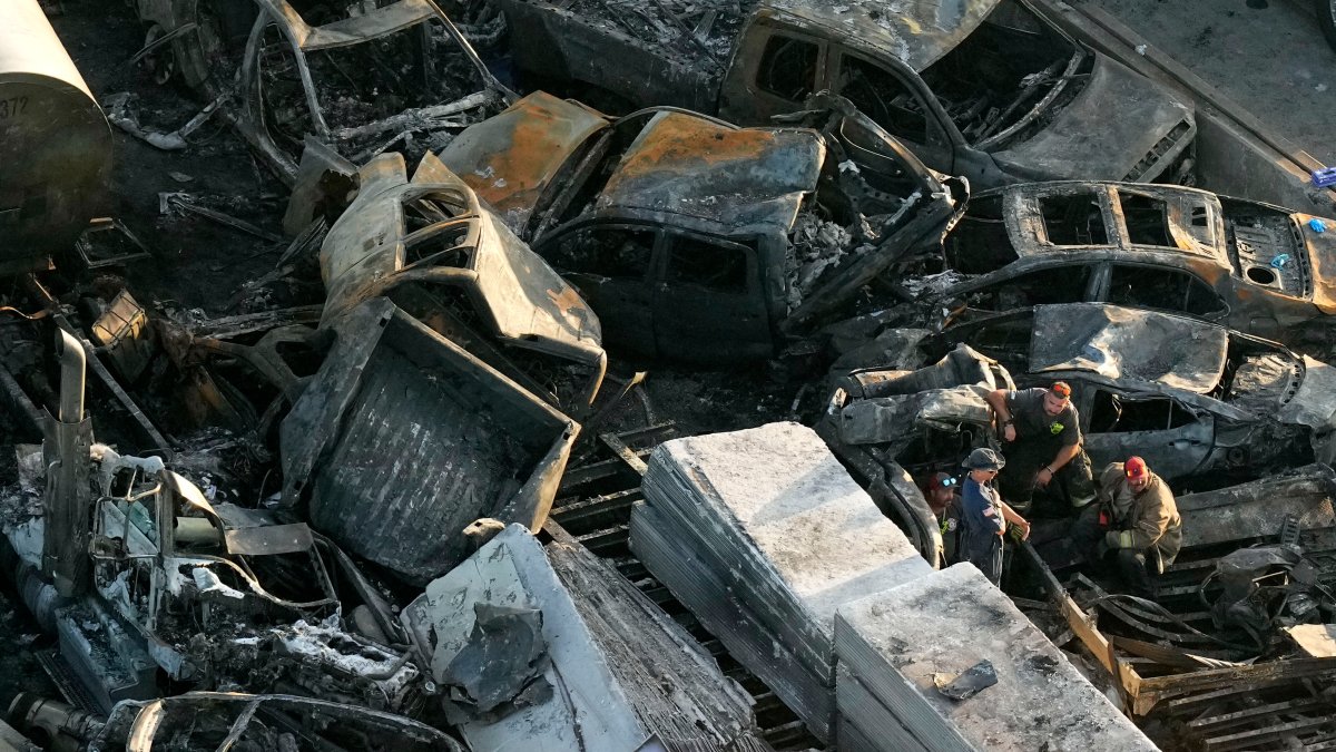'Superfog' made of fog and marsh fire smoke causes deadly pileups on a Louisiana highway – NBC Connecticut - Vimarsana News