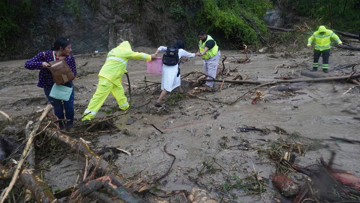 Hurricane Otis triggers landslides, massive floods in Mexico's Pacific coast – NBC Connecticut - Vimarsana News