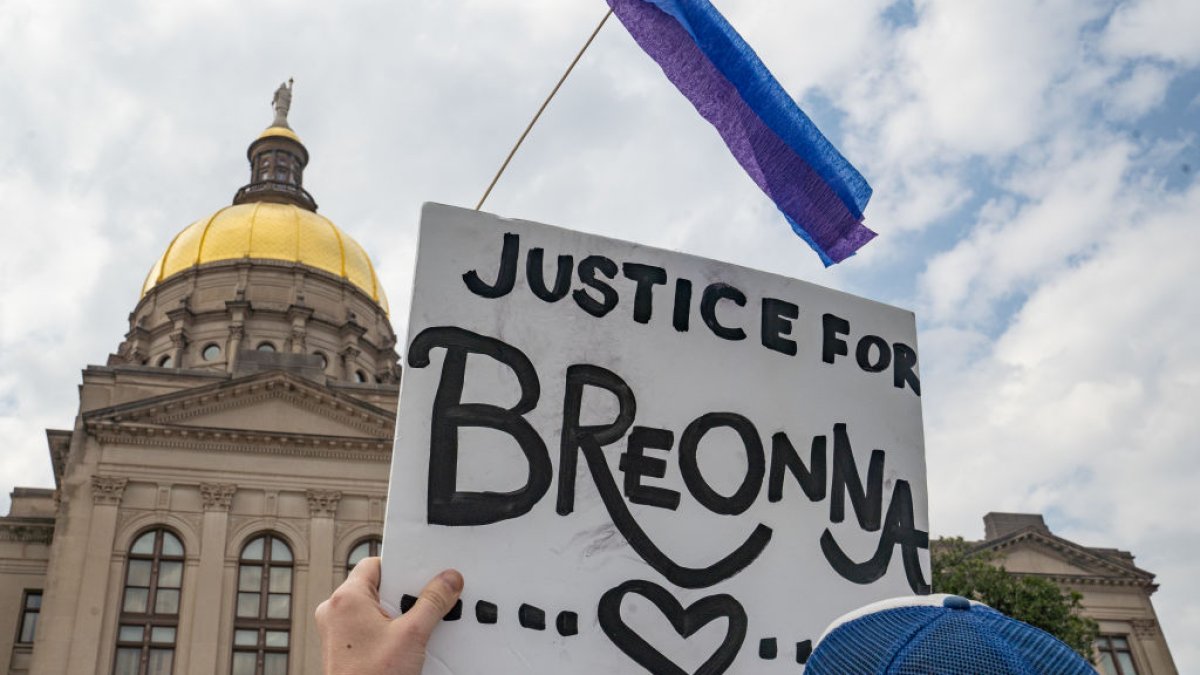 Former Lousiville police officer who shot Breonna Taylor points at suspect in new job – NBC Connecticut - Vimarsana News