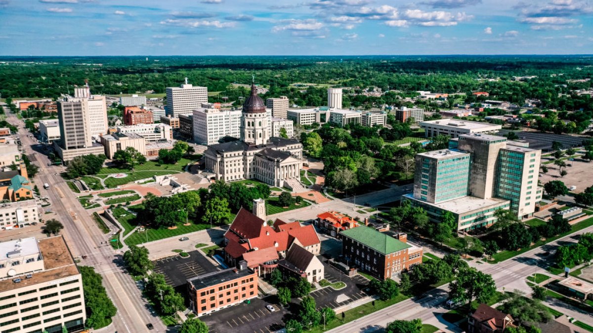Topeka, Kansas, bets on economic incentives to attract new Latino residents – NBC Connecticut - Vimarsana News