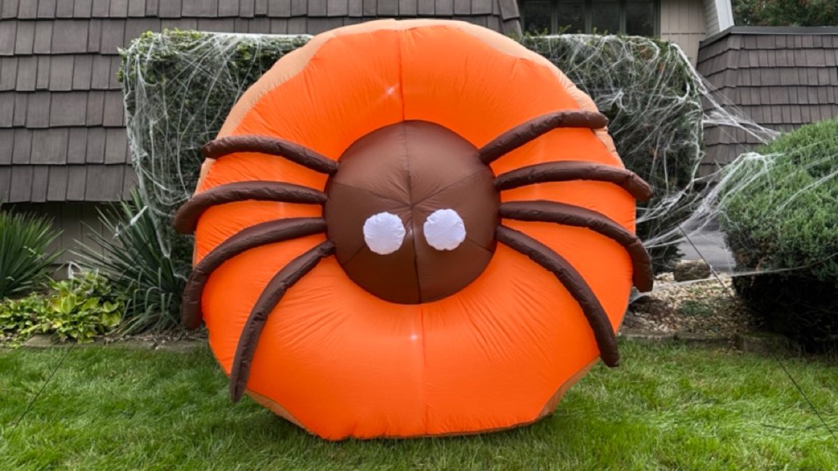 Dunkin's new inflatable Halloween donut goes on sale. Here's where to buy it – NBC Connecticut - Vimarsana News