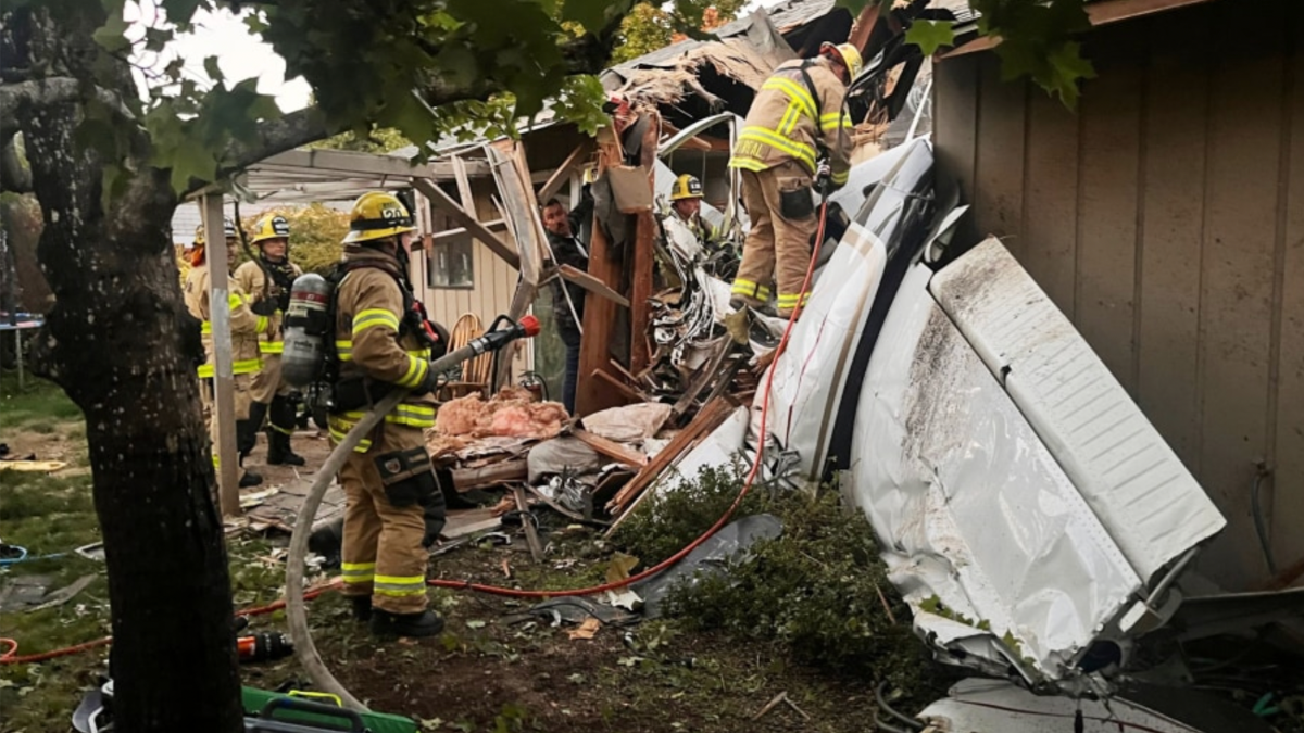 2 Dead After Plane Crashes Through The Roof Of Oregon Home Nbc Connecticut 3897