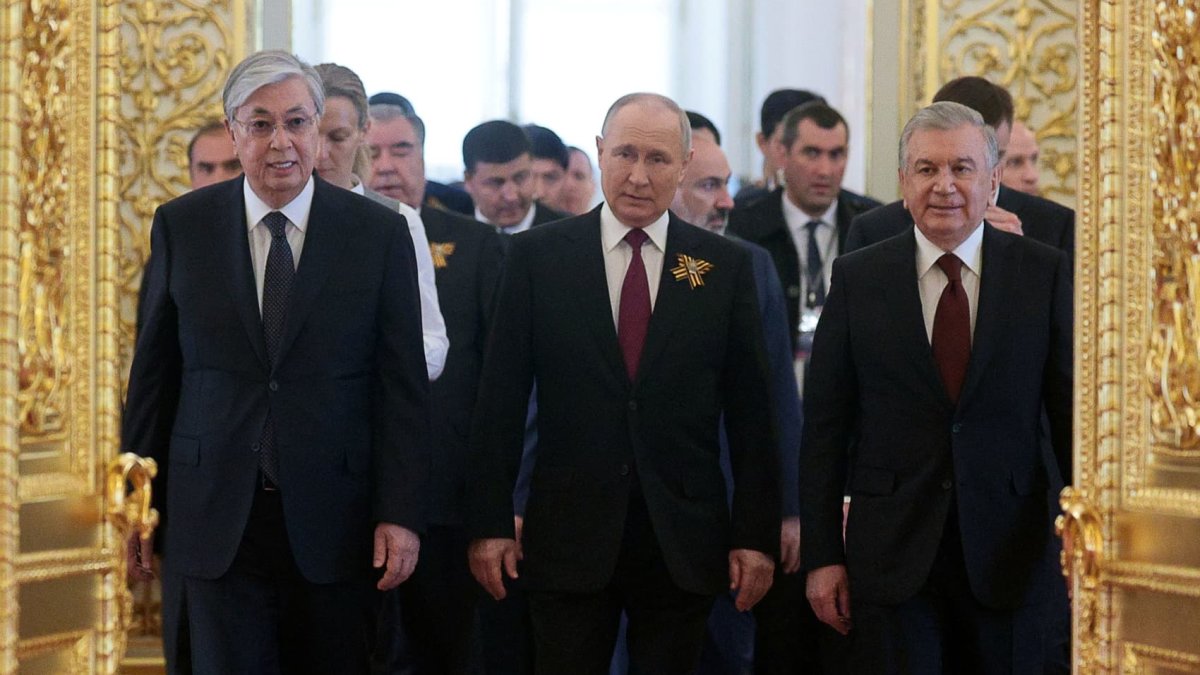 As the West courts Russia's neighbors, Putin shows he won't give up its backyard without a fight - Vimarsana News