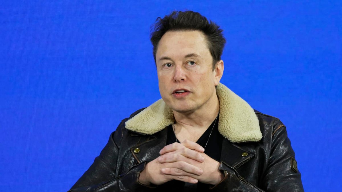 Elon Musk reactivates Alex Jones' X account after a five-year ban - Vimarsana News