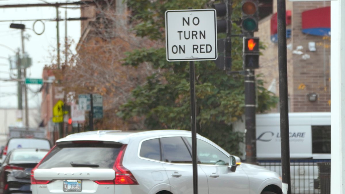 US cities push to ban right turns on red as pedestrian deaths rise – NBC Connecticut - Vimarsana News