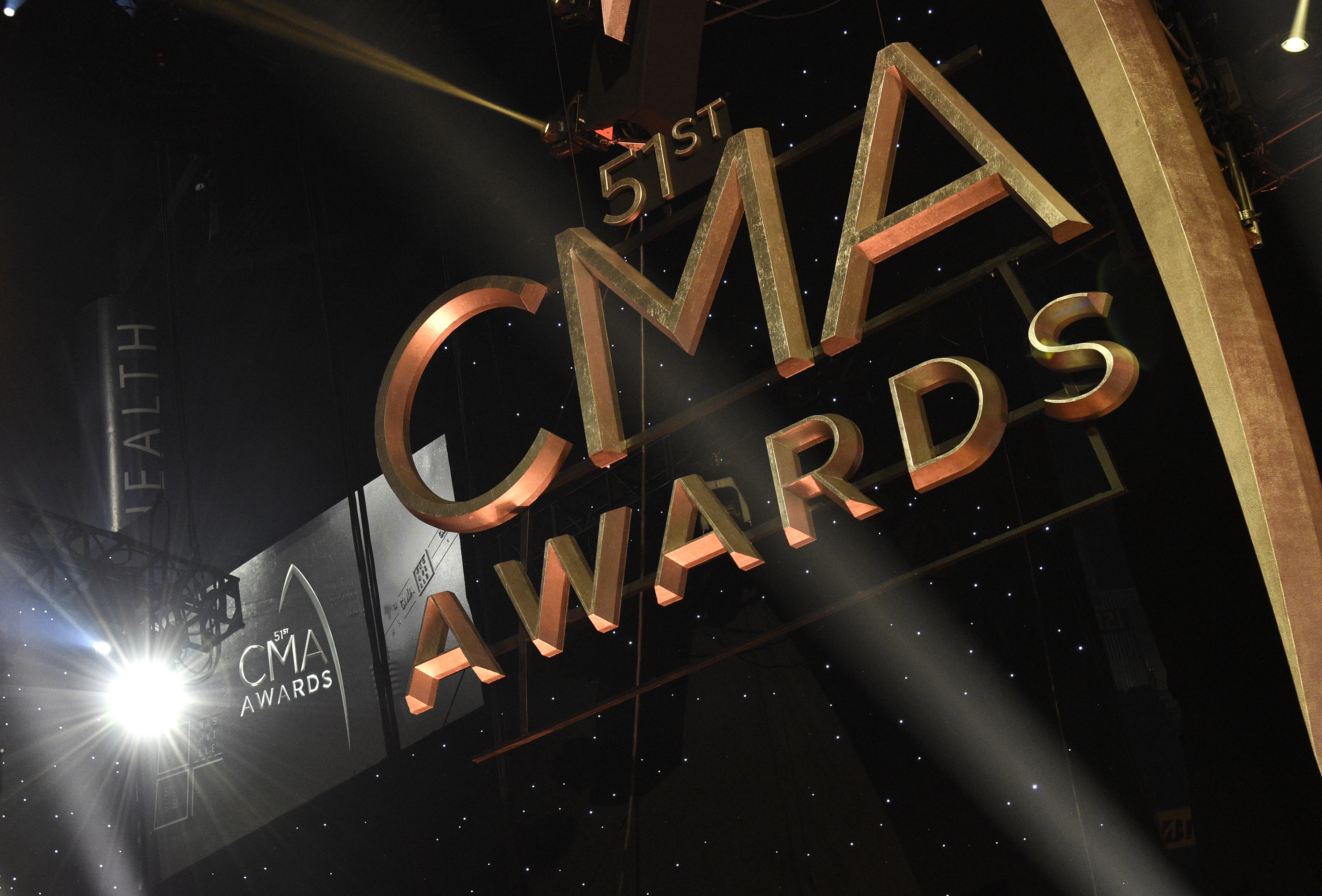 CMA Awards will pay tribute to Jimmy Buffett during a show hosted by Luke Bryan and Peyton Manning