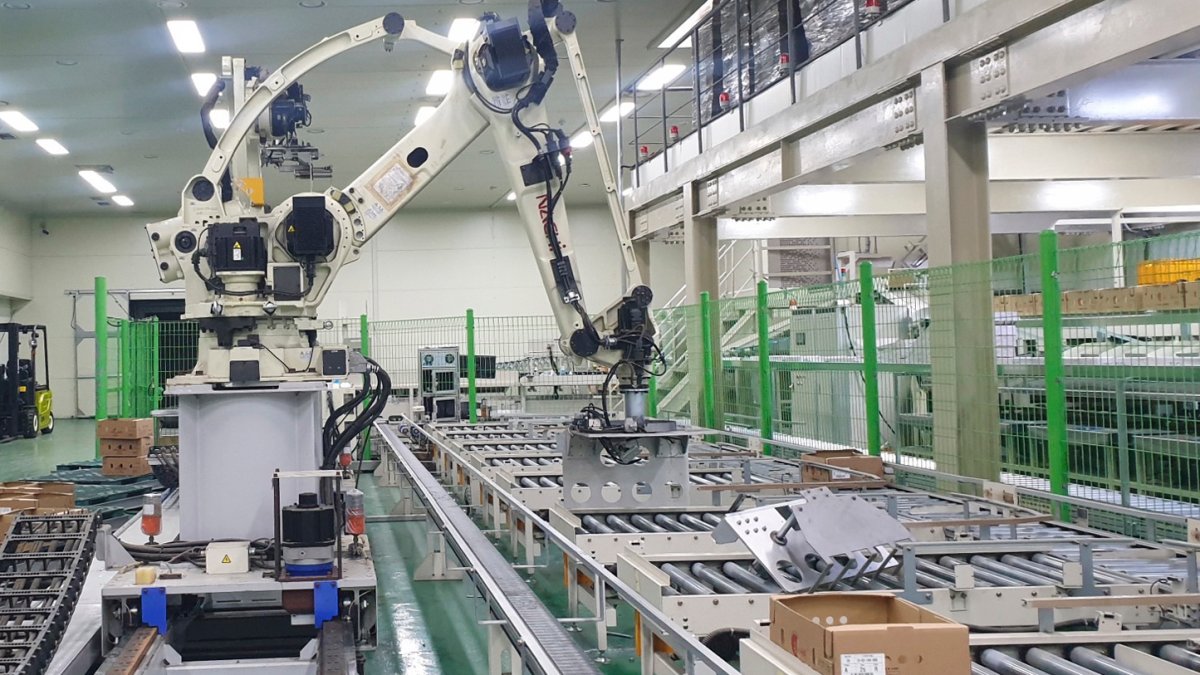 Industrial robot crushed worker to death in South Korea NBC Connecticut
