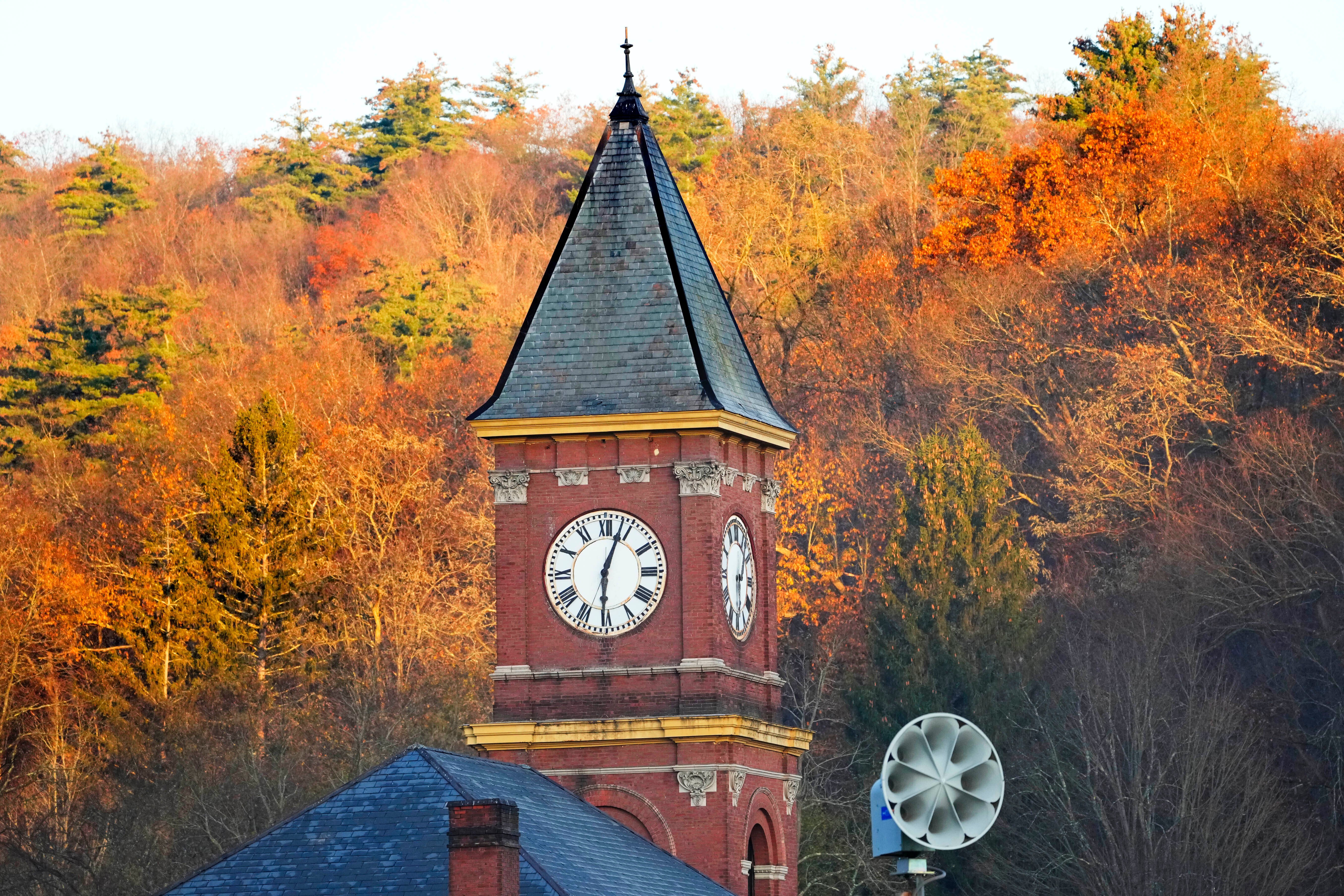 Geoffrey Holt died this year, leaving Hinsdale, NH millions – NBC Connecticut - Vimarsana News