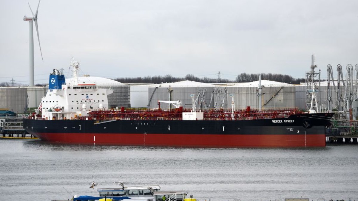 Yemen's Houthi rebels blamed for seizure of Israeli-linked tanker – NBC Connecticut - Vimarsana News