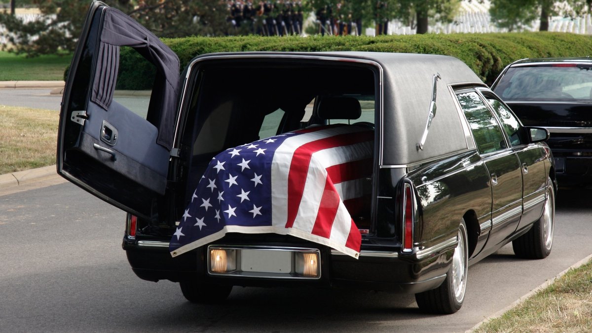 'Everybody has worth:' High school kids serve as pallbearers for homeless veterans – NBC Connecticut - Vimarsana News