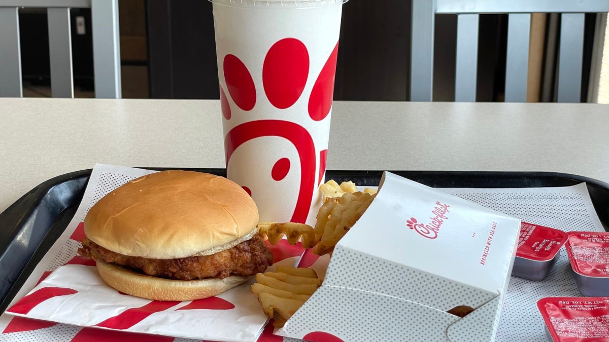 Every restaurant chain wants to beat Chick-fil-A, but it's stronger than ever - Vimarsana News