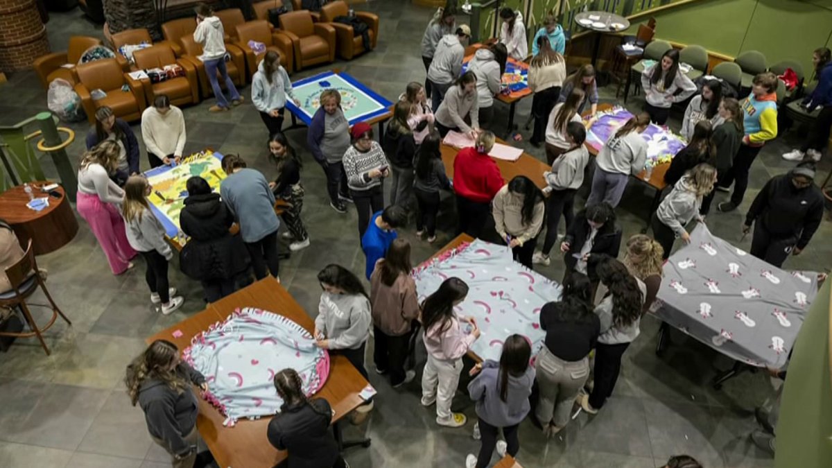 Nursing students at Quinnipiac make blankets for charity NBC Connecticut