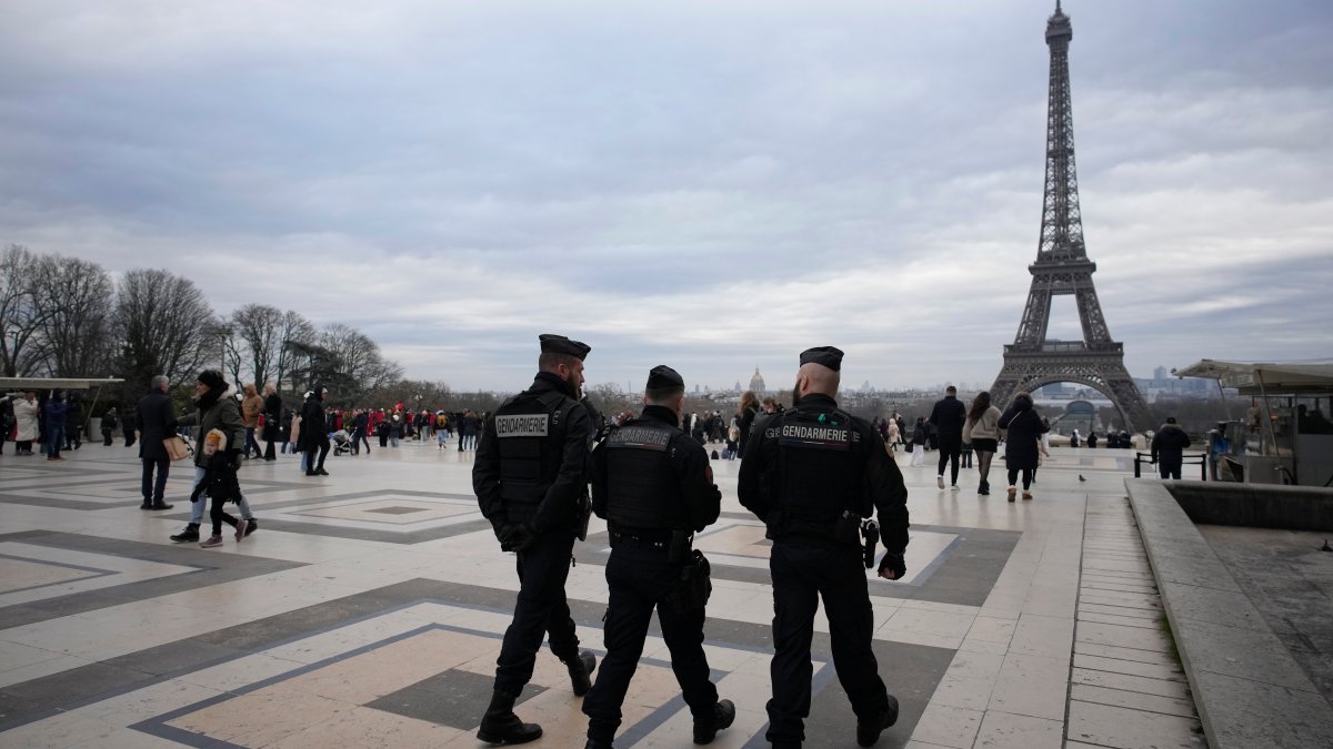 Fatal stabbing of a tourist puts focus on the Paris Olympics – NBC Connecticut - Vimarsana News