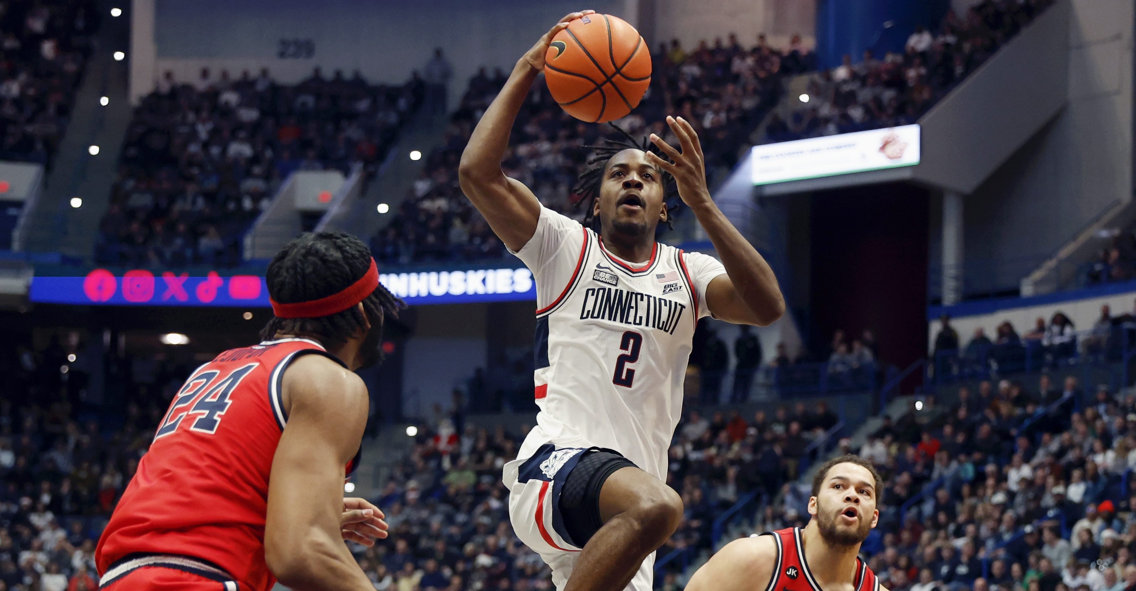 Johnson and Newton lead No. 5 UConn to a 69-65 win over St. John's in Big East home opener - Vimarsana News