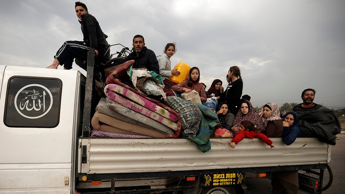 Israel-Hamas war: Thousands flee widening assault in central Gaza – NBC Connecticut - Vimarsana News