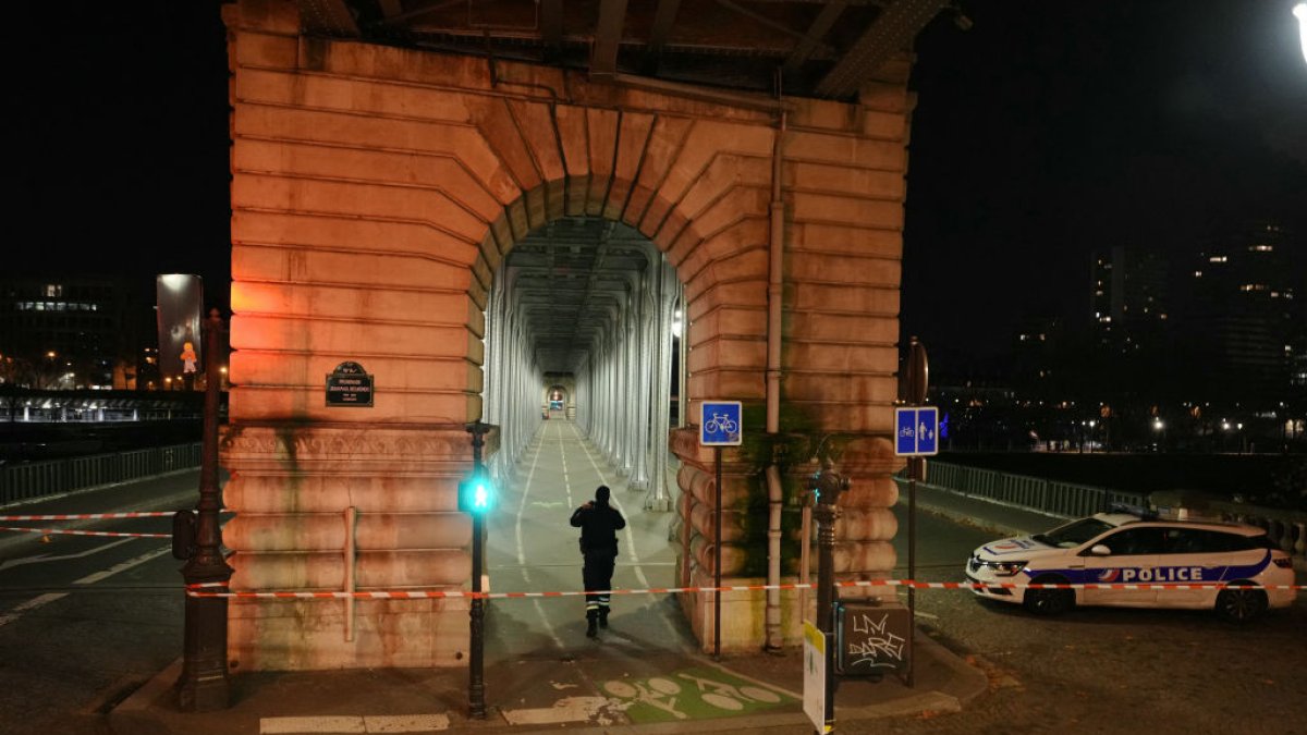 Paris knife attack kills German tourist, injures 2 others – NBC Connecticut - Vimarsana News