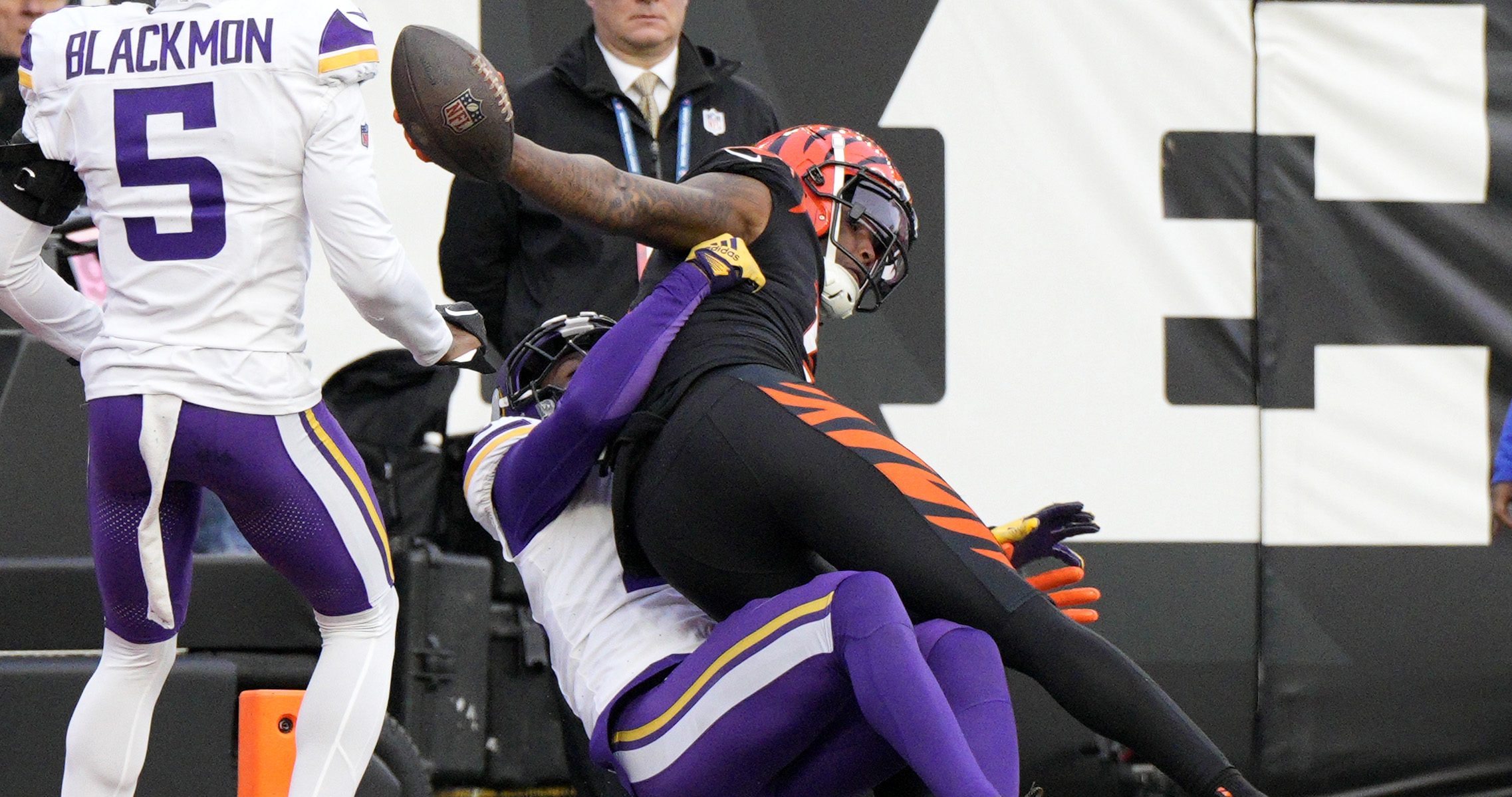 NFL Fans Hail Tee Higgins’ Leaping Touchdown In Bengals-Vikings – NBC ...