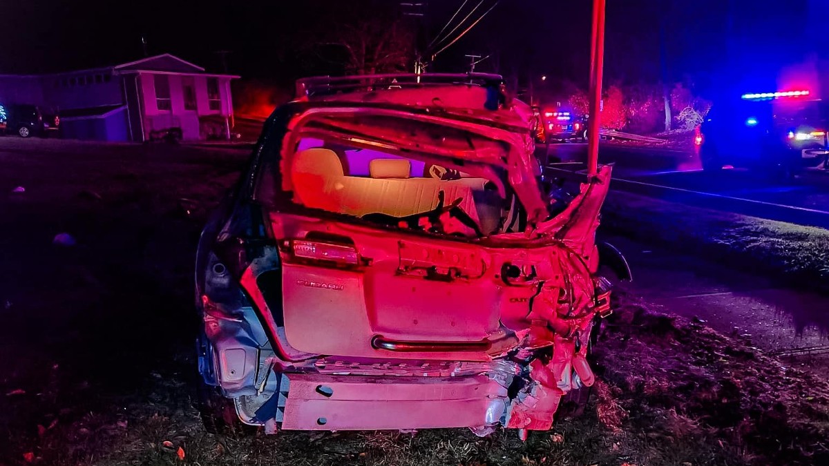 Man Fled After Splitting Utility Pole In Half Hitting Parked Car In Naugatuck Police Nbc 9349