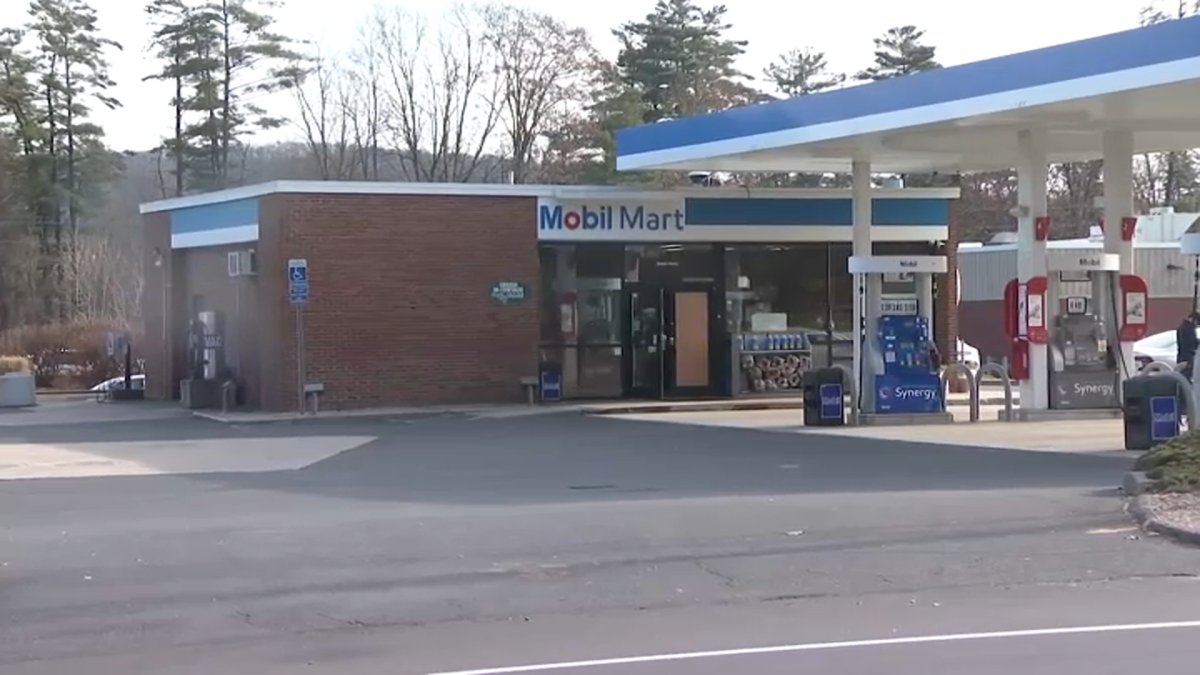 Thieves stole car in Rocky Hill, broke into businesses in Simsbury