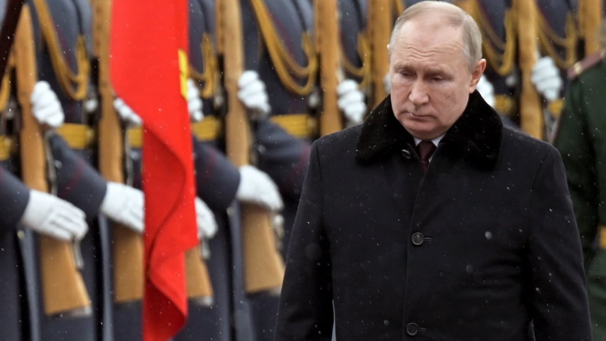 Ukraine war live updates: Putin courts families of dead Russian servicemen ahead of election; explosions rock Zaporizhzhia - Vimarsana News