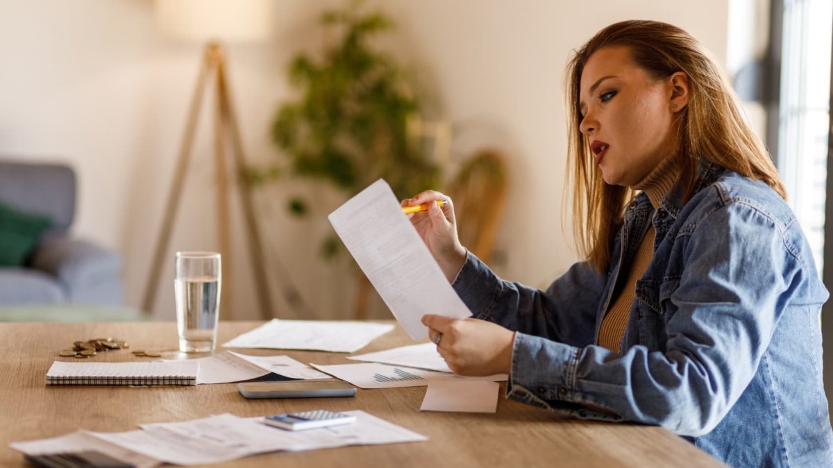 Workers are paying to get part of their paychecks early. It's 'payday lending on steroids,' one expert says – NBC Connecticut - Vimarsana News