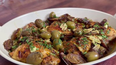 Baked chicken with dates and olives